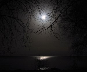 full-moon-over-lake-1569319-1279x1055